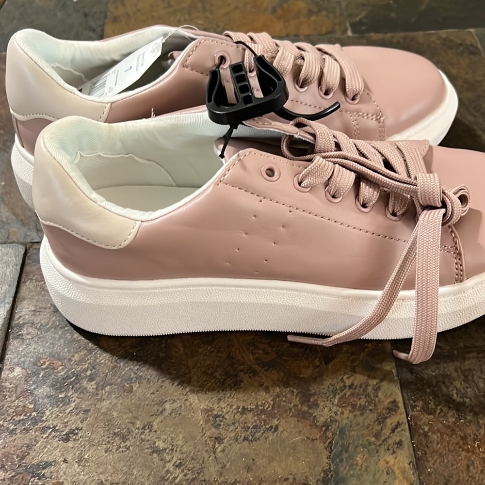 Blush pink platform sneaker woman’s size 7